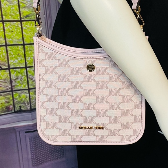 Michael Kors Handbags - NWT Michael Kors Briley Logo Messenger Bag Crossbody Bag